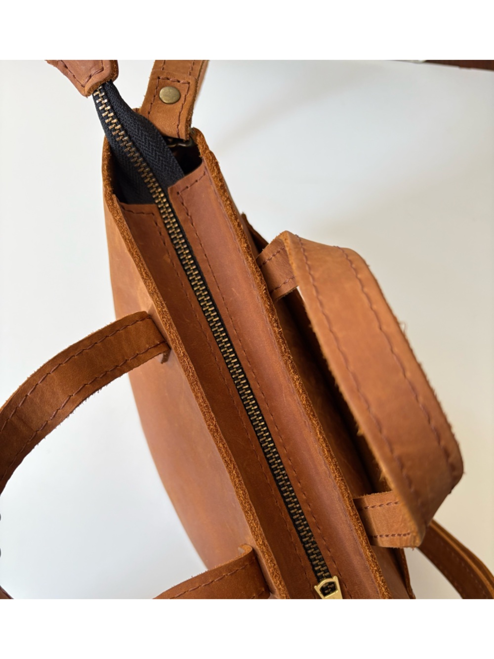 Portland Leather || Crossbody Tote with Zipper‎ in Honey Tan - Picture 6 of 10